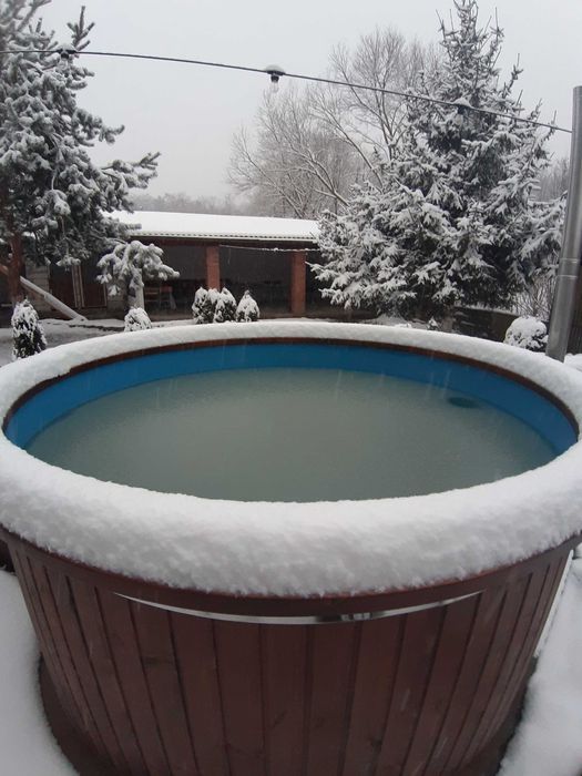 Închiriez casa de vacanta la munte cu ciubar