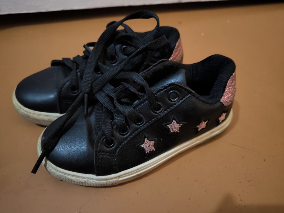 Кроссовки на девочку 28 размер