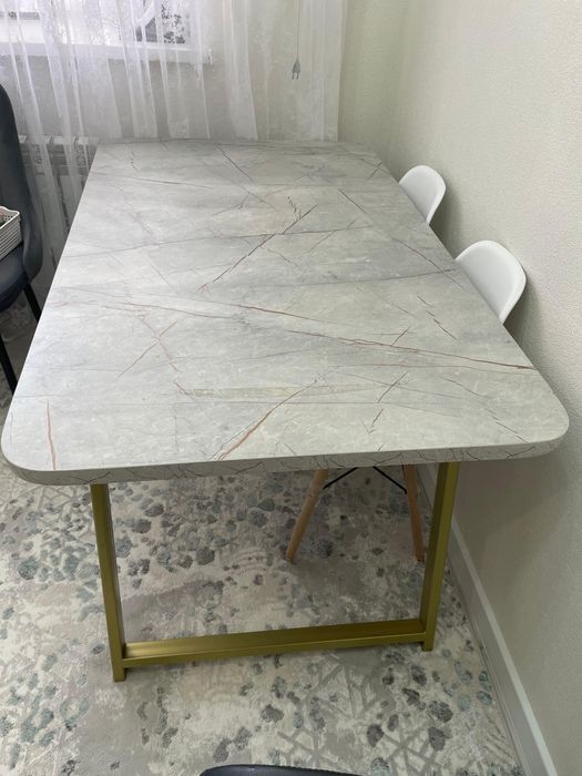 Стол, без стульев