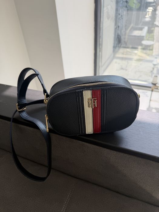 Продам сумку Tommy