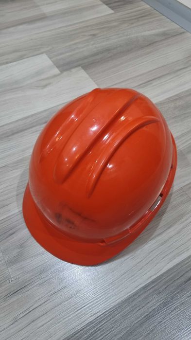 работна каска ,оранжева