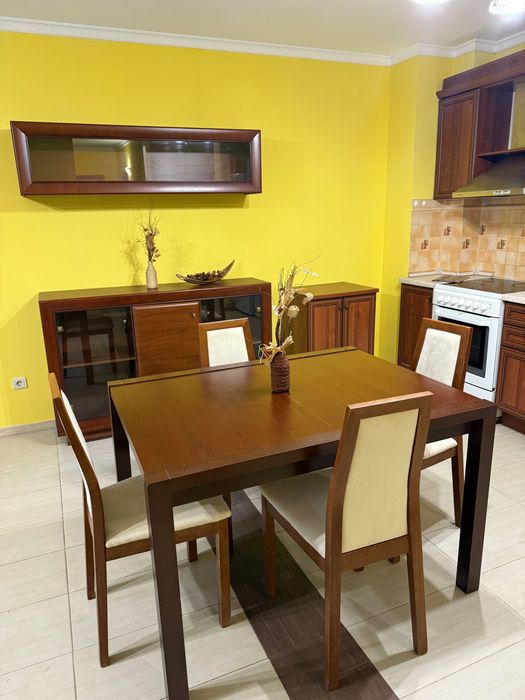 Дървена холна маса