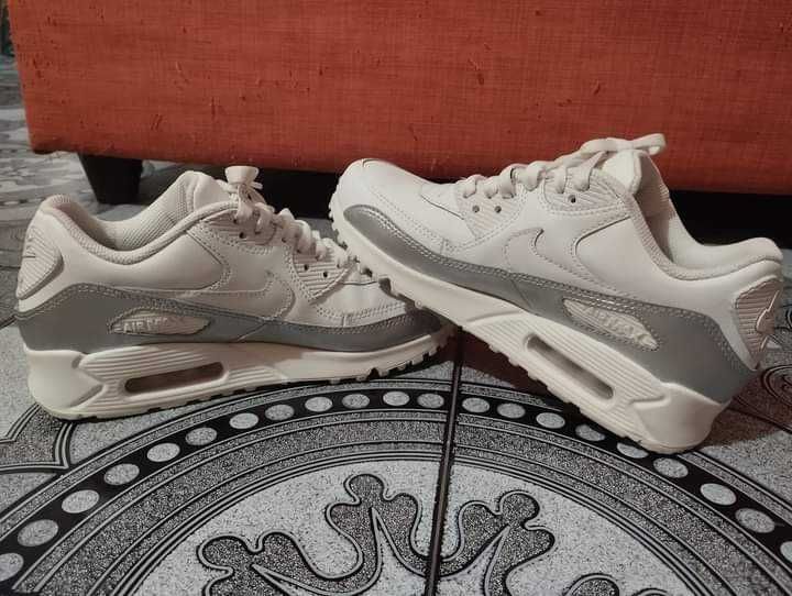 Nike Air Max 90, няколко чифта.