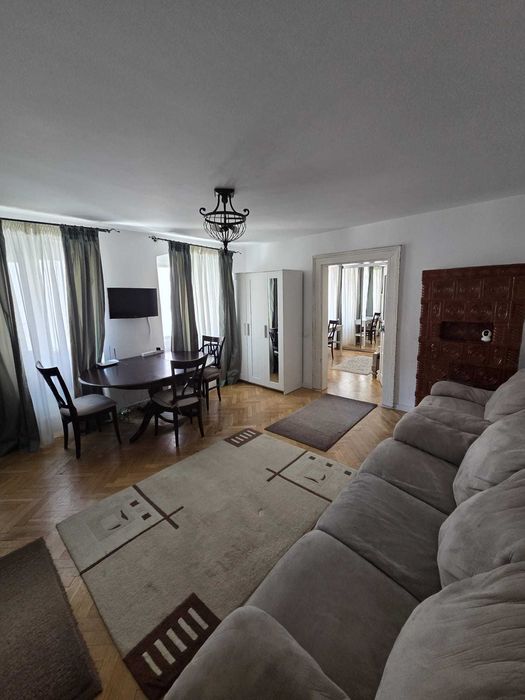 Inchiriez apartament 2 camere ultracentral, proprietar, complet mobilat Brasov – Str. Cerbului, la 100m de Piata Sfatului, 30m de str sforii