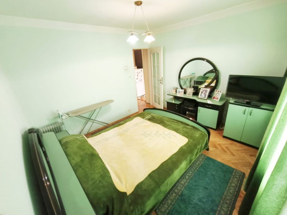 Proprietar, vând apartament tip PB, 3 camere , et.3, pe str Simion Barnutiu-la intersectia zonelor central, Calea Aradului, Prima