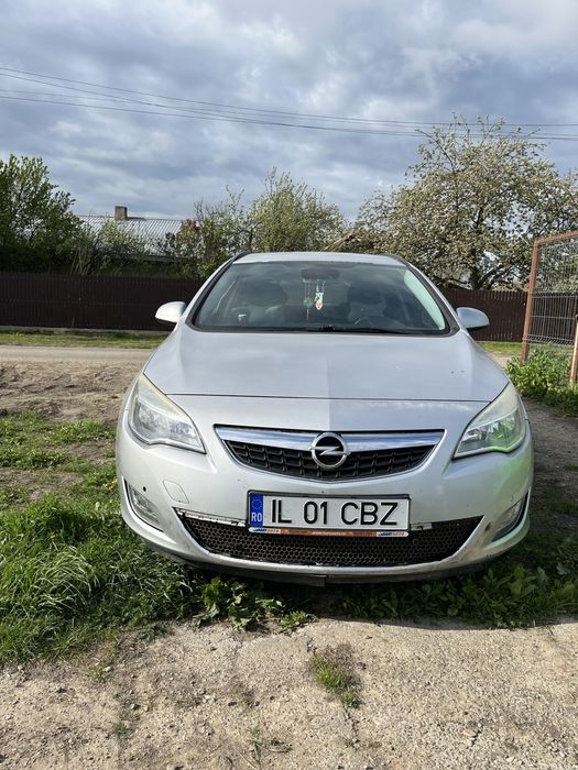 De vanzare opel astra j 2011