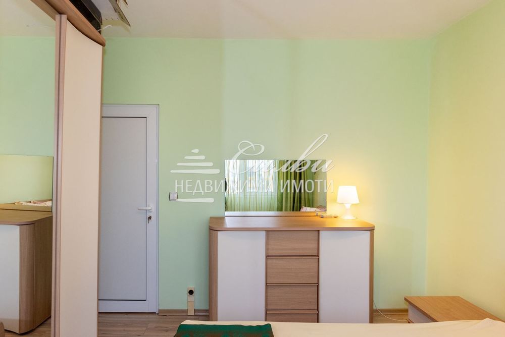 Четиристаен апартамент до училищата - кв.Добруджански!