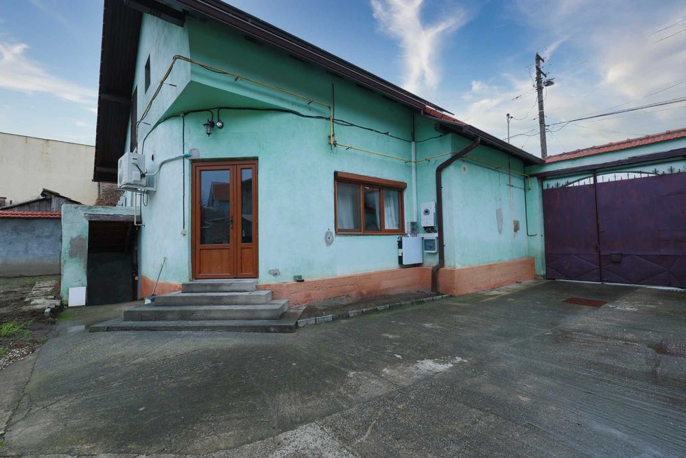 Casă 3 camere, renovată 2021, fotovoltaice 6kW, 815 mp teren – Orăștie