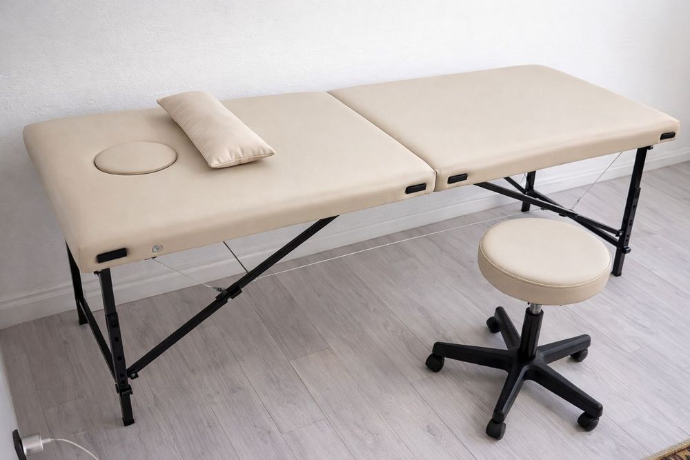 Кушетка, подушка, стул