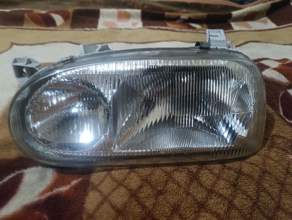 Фары  на Фольксваген гольф 3