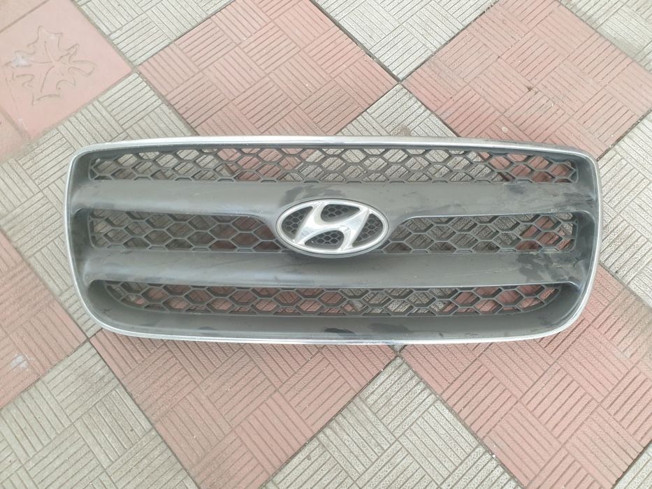 Hyundai Santa Fe (CM) решетка радиатора