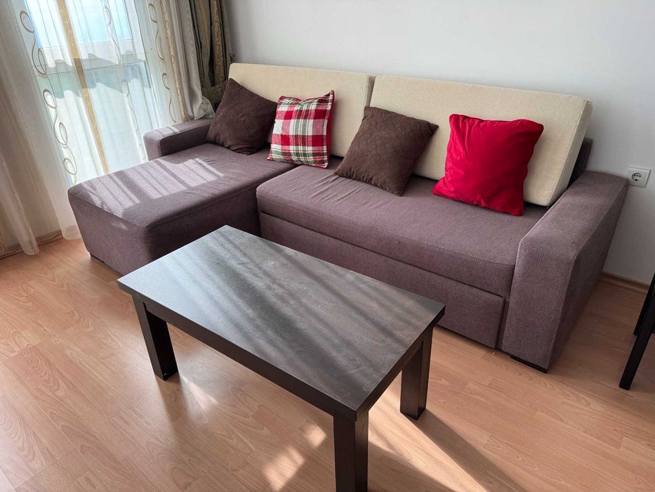 Продавам използван ъглов диван с функция спалня