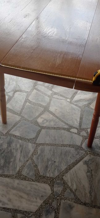 Кухненска маса за хранене