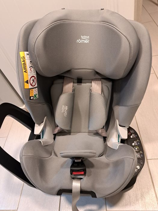 Scaun auto copii Britax Romer - rotativ
luni-7 ani, 40-125 cm, Isofix, SWIVEL Frost Grey
