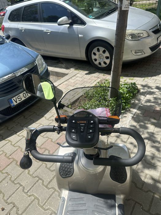 Vand scuter pt batrani