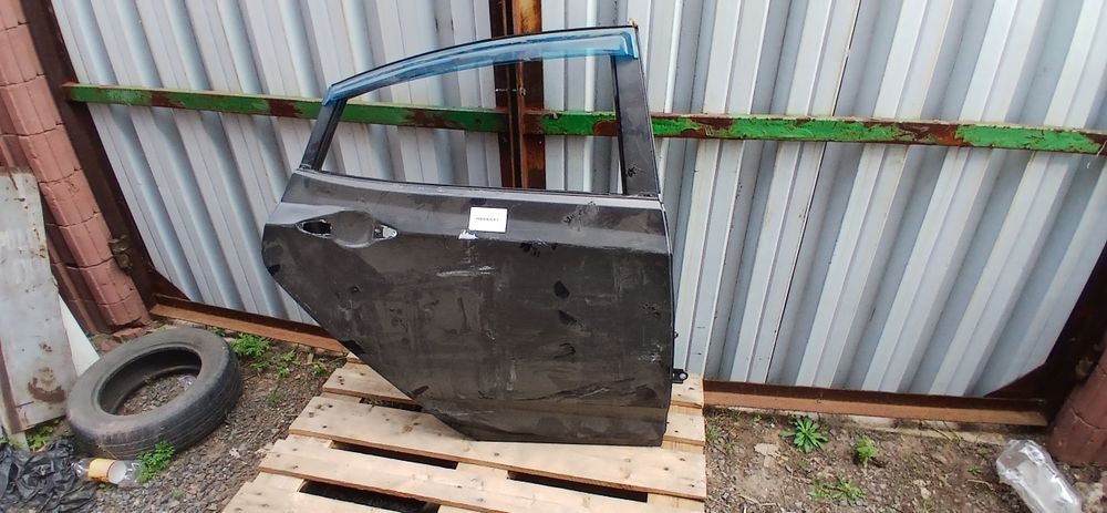 Дверь на акцент солярис задняя правая дверь Hyundai Accent Solaris