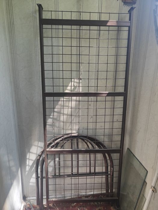 Кровать + турник. Стол + кресло