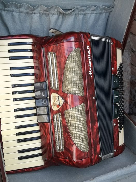 Продам аккордеон"Melodia" пр.Чехословакия.