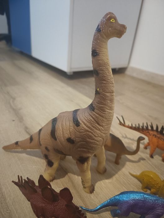 46 de dinozauri plastic