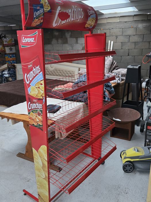 Метален стелаж с колелца