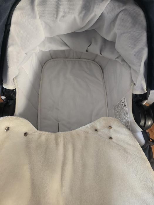 Vînd Cărucior folosit