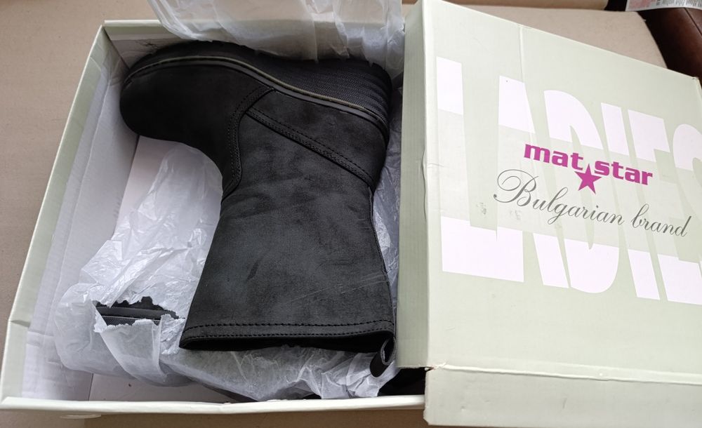 Продавам ботушки на MatStar , размер 38 номер. Носени веднъж за проба.