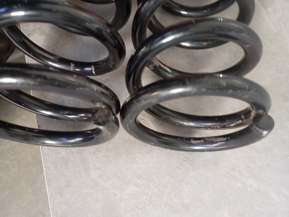 Продам 2 задние пружины на БМВ е34