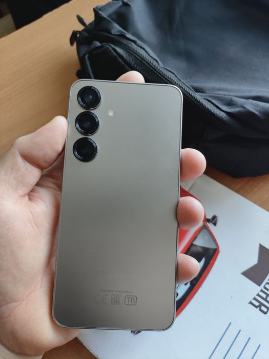 Samsung s25 (12/128)
