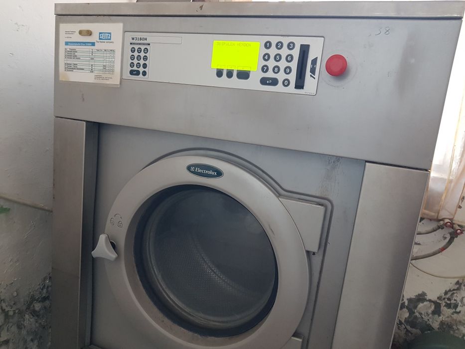 Mașină de spălat profesională, 18kg respectiv 13kg