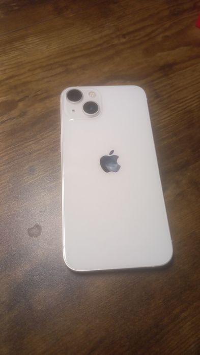 iPhone 13 в идеальном состоянии