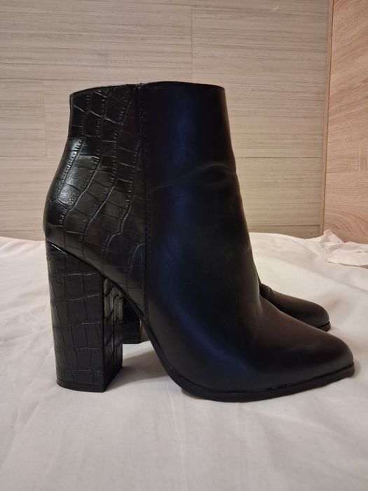 Botine negre mărimea 36, toc gros, aspect croco, material sintetic (nu