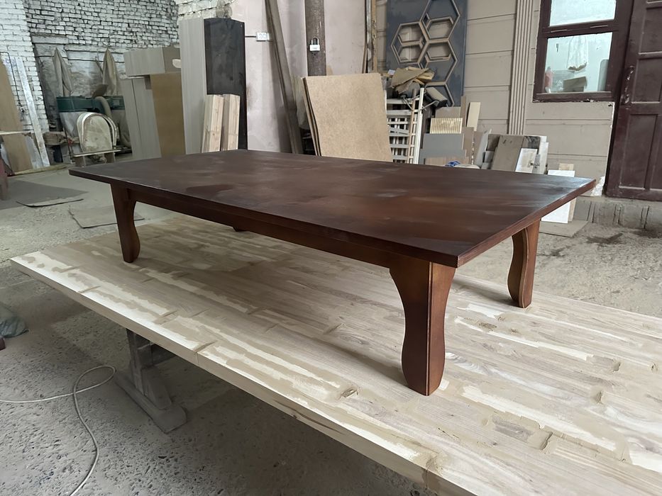 Стол низкий