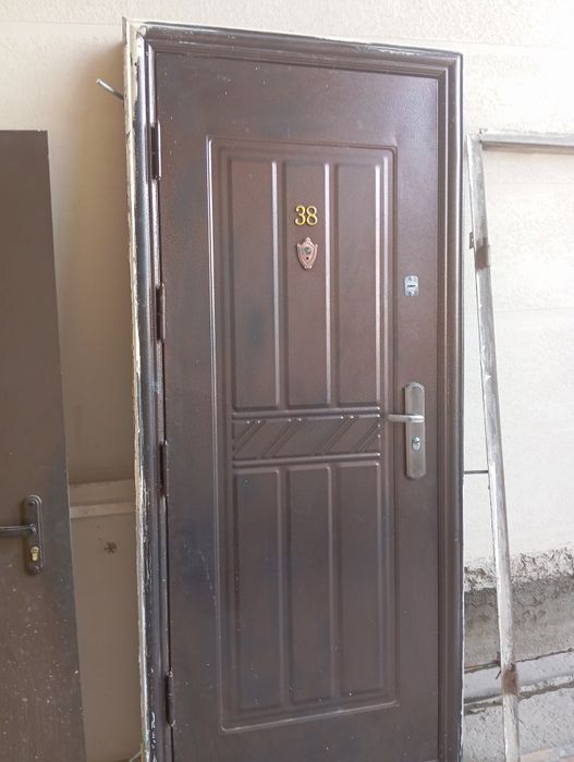 Продам дверь железный хорошо качество