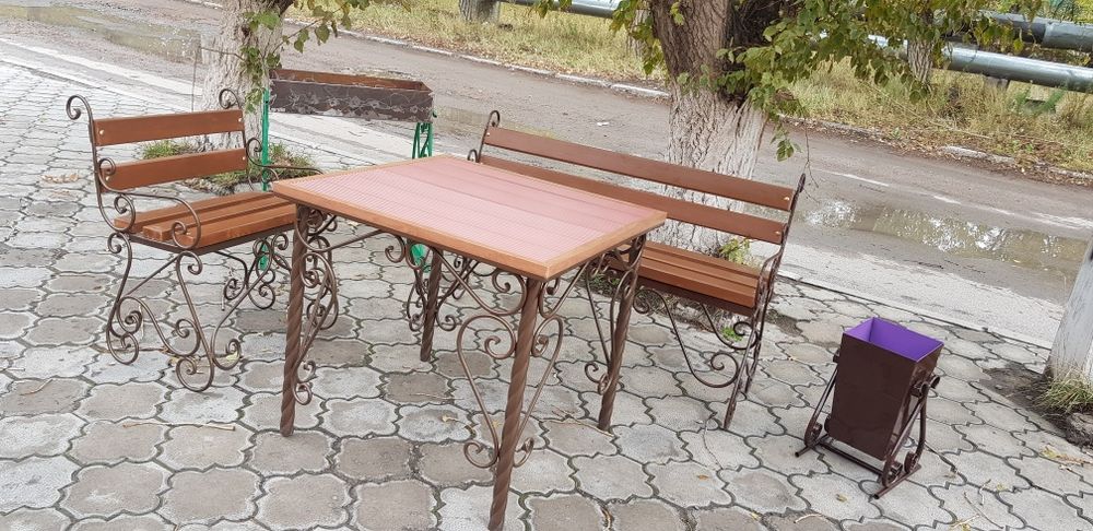 Столы кованые в наличии