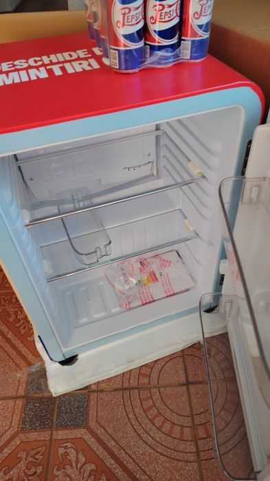 Frigider pepsi-cola