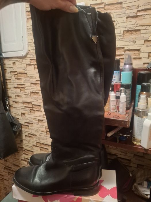 Продаётся обувь.