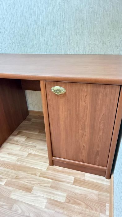 Стол компьютерный, письменный.