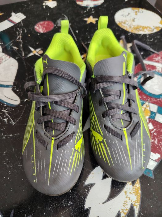 Vand Ghete de fotbal Puma   Nr 31!
