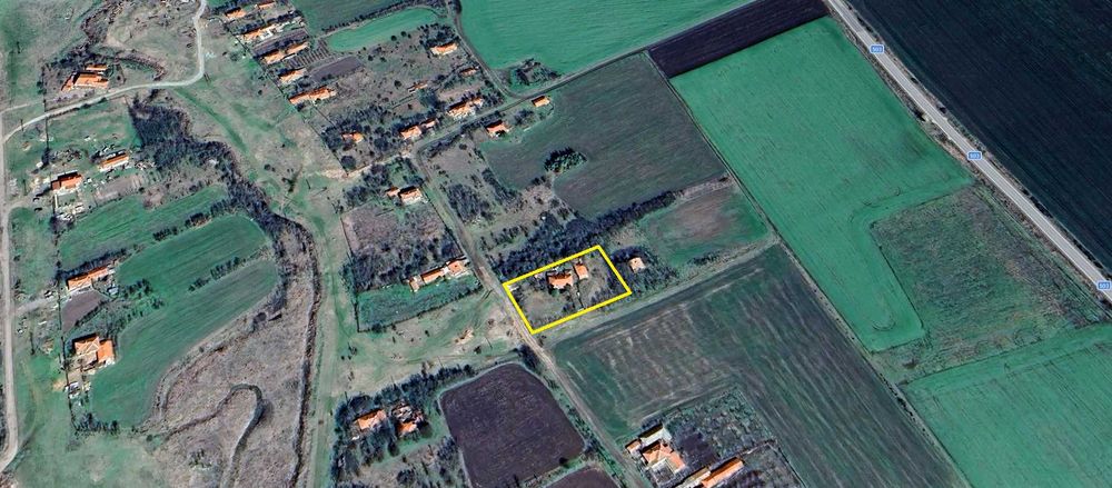 Парцел с ток и вода в регулация - с. Бяло Поле