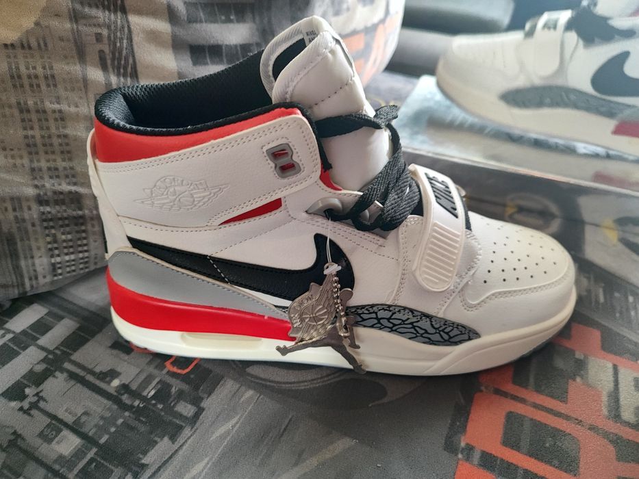 Продам кроссовки