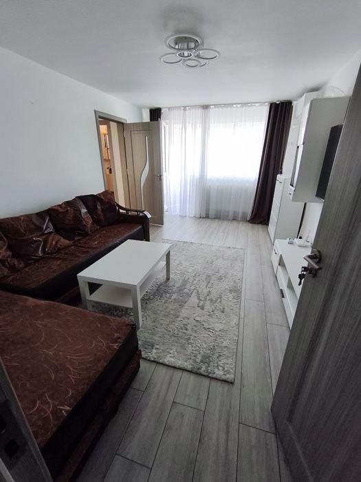 De închiriat Apartament 3 camere piata Progresului
