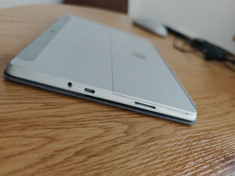 Microsoft Surface Go 3 + tastatura + mouse