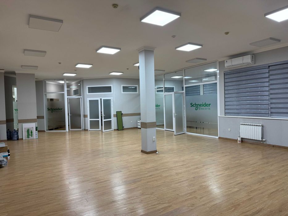 Ц6. 1 линия. Парковка. Сдам в аренду современный офис 176кв. м..