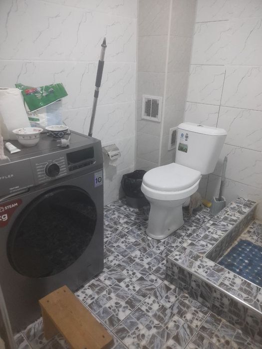 Гулистон шаҳри марказида, 3 хонали уй сотилади.