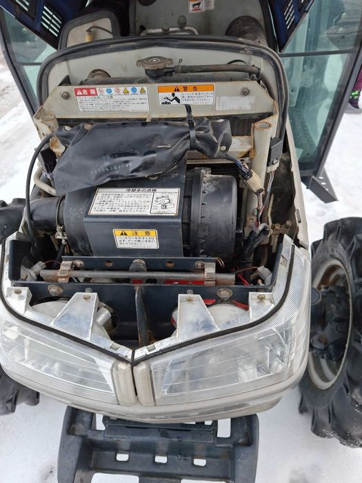 Продавам японски трактор  Исеки Ат 30.