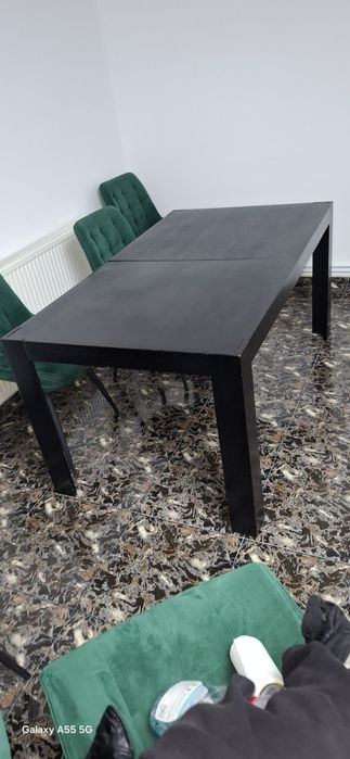 Masă living extensibila din lemn în stare bună