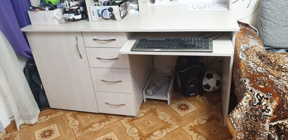 Школьный письменный стол