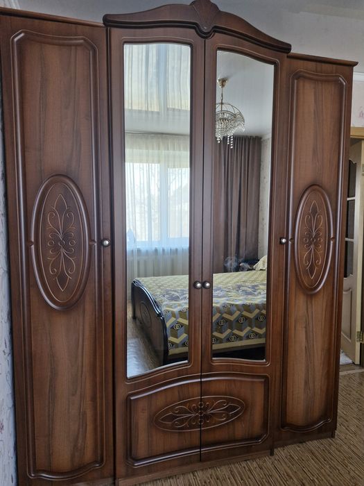 Продаю спальный гарнитур