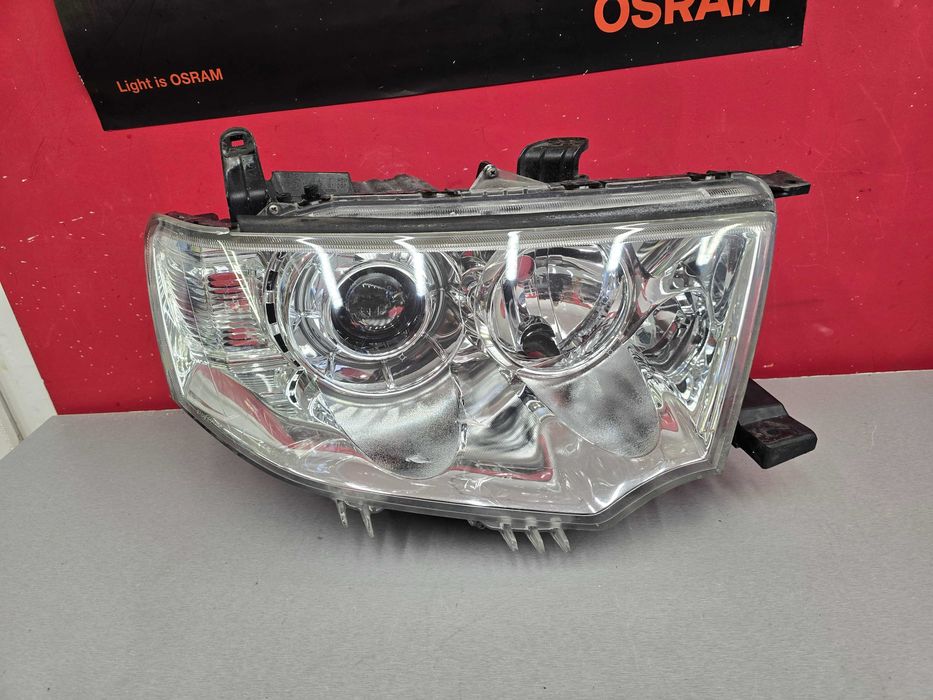 Оригинален фар Mitsubishi L200