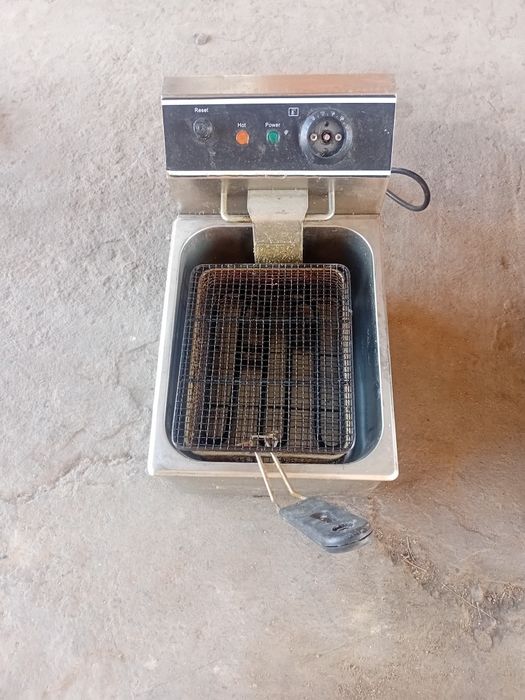 Продам фритюр 6 литров